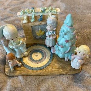 Precious Moments Miniature Christmas Set